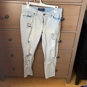 Low waisted light wash skinny crop jeans